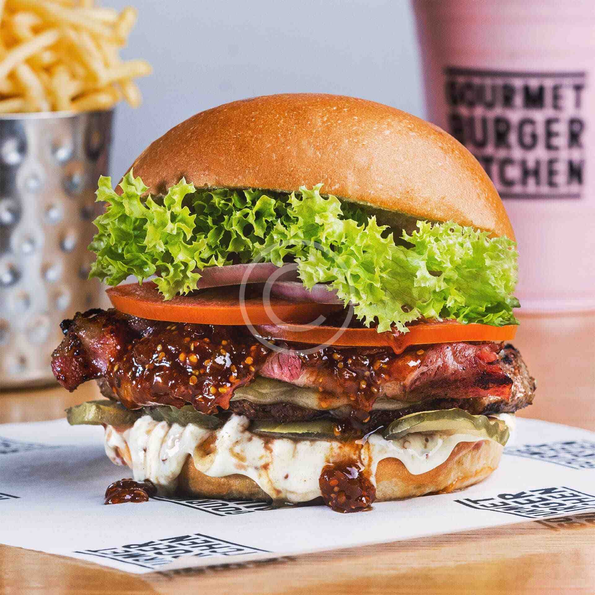 Chef&rsquo;s chicken burger